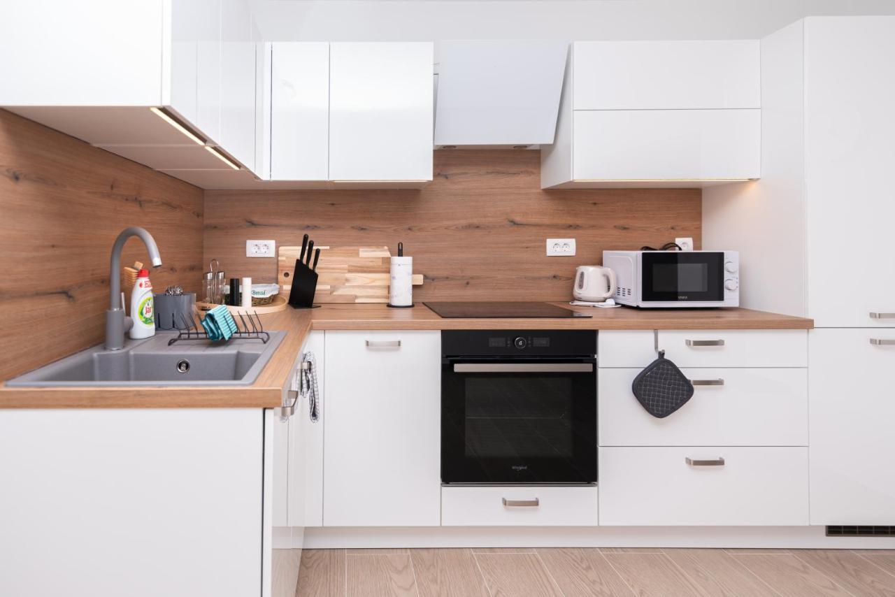 Apartment Emmi Оміш Екстер'єр фото