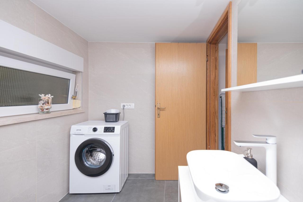 Apartment Emmi Оміш Екстер'єр фото
